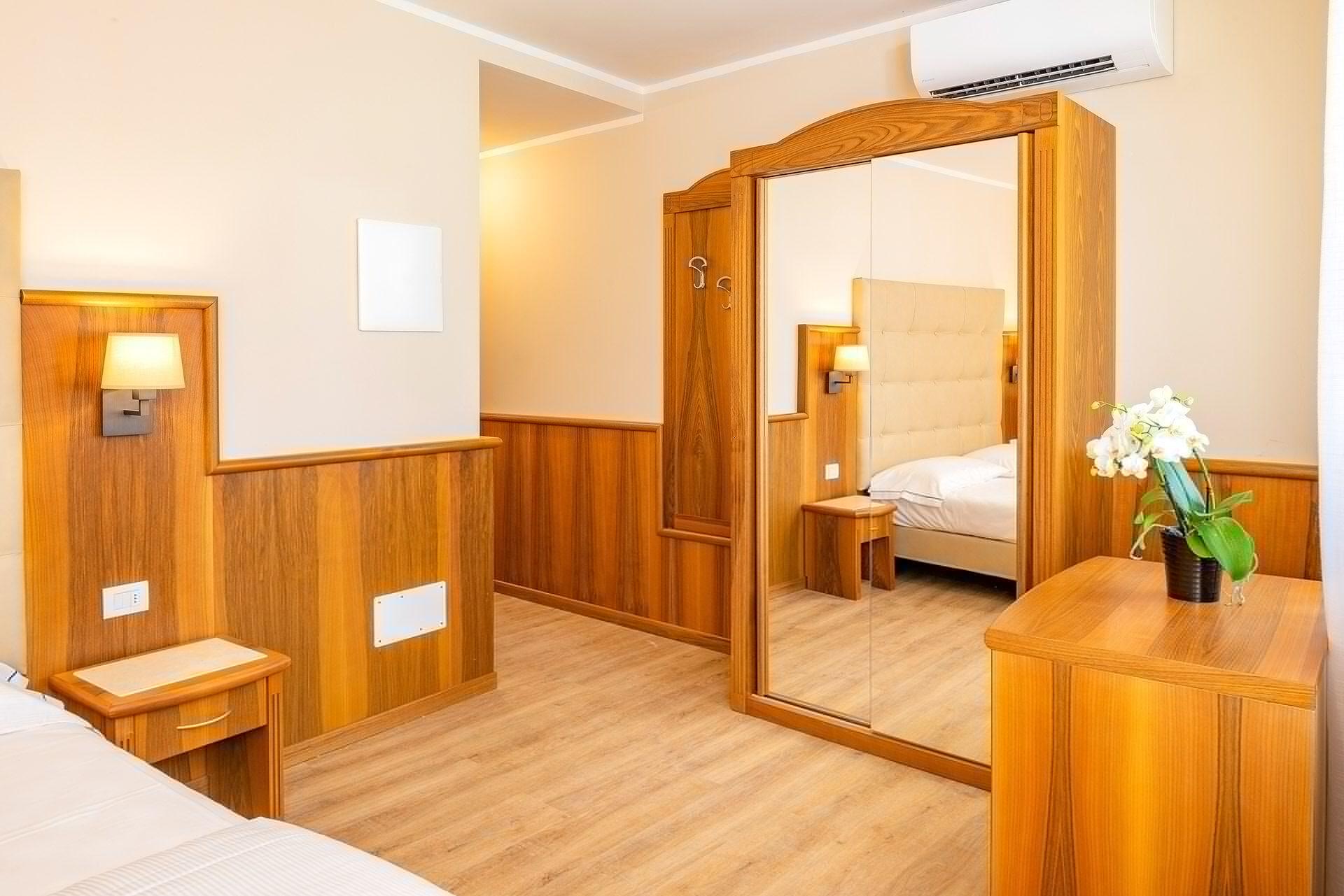 Hotel Centrale Garde Extérieur photo